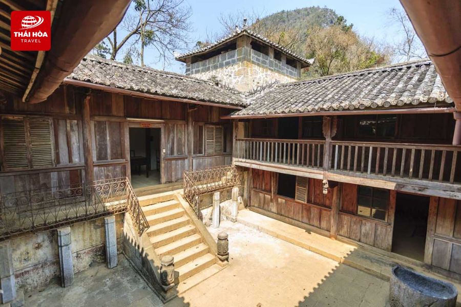 Dinh Thự Vua Mèo