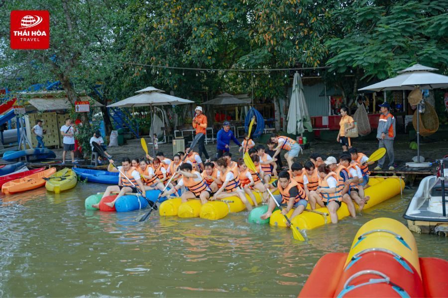 Làng Du Lịch Sinh Thái Tre Việt