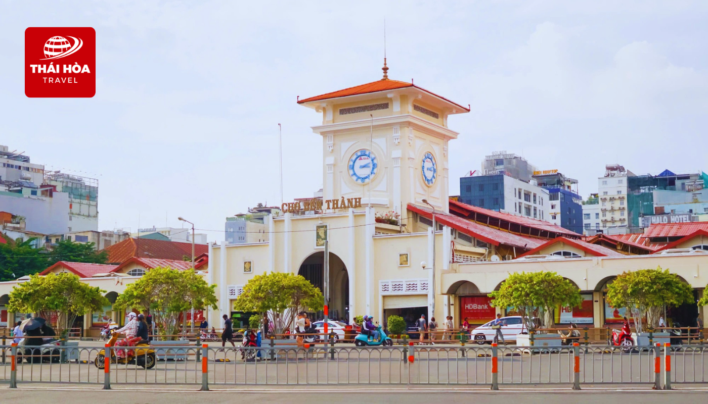 Bạn có thể thoải mái khám phá và trải nghiệm nhịp sống sôi động của thành phố vào bất cứ thời điểm nào trong năm