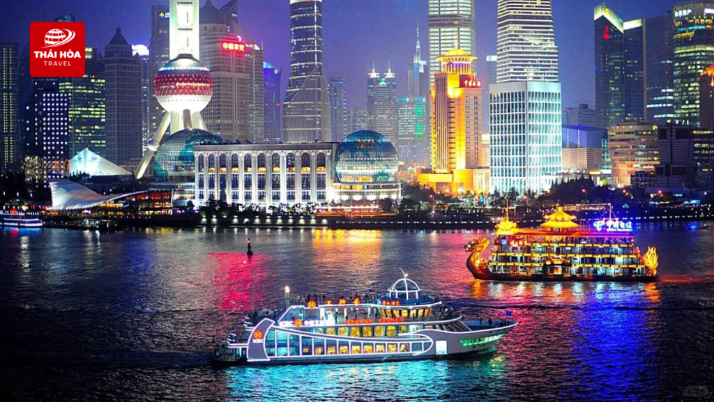 Du thuyền sông Hoàng Phố