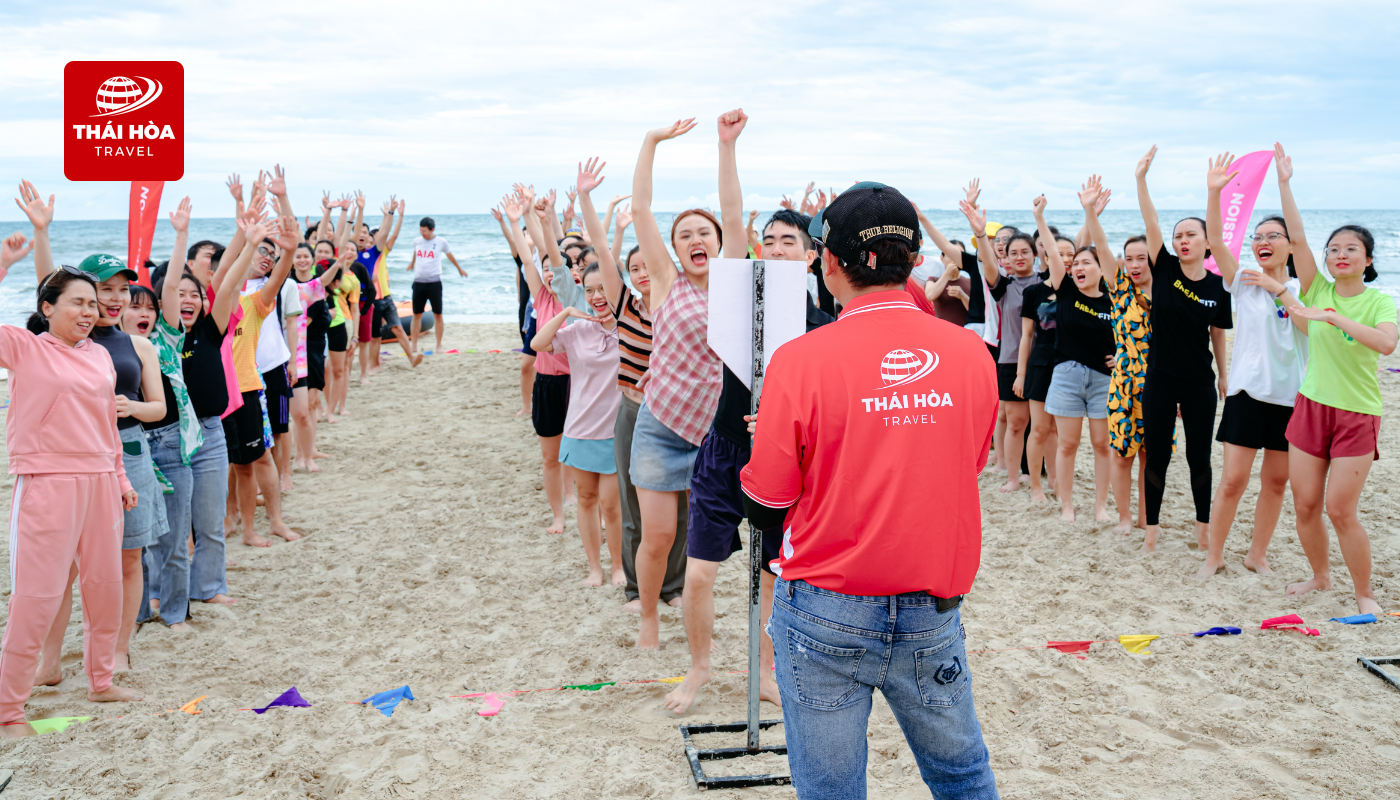 Hướng dẫn viên hướng dẫn tất cả các đội khởi động