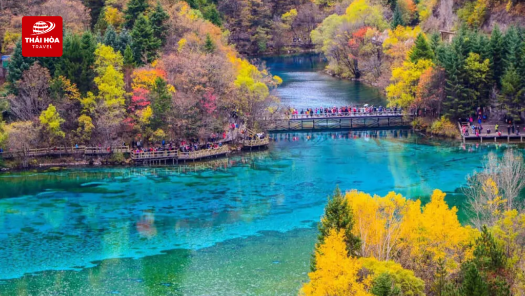 Hồ Ngũ Sắc - Hồ nước đẹp tựa tranh vẽ