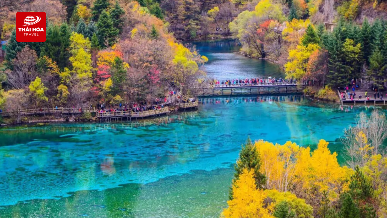 Hồ Ngũ Sắc - Hồ nước đẹp tựa tranh vẽ