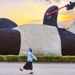 Chú gấu trúc selfie khổng lồ tại Tứ Xuyên