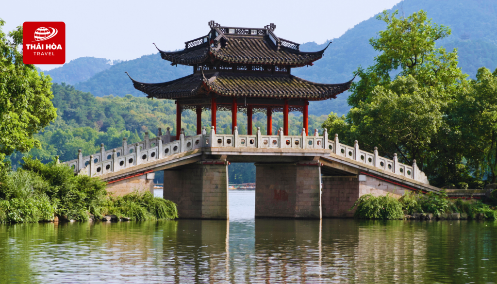 Tây Hồ - Viên ngọc thơ mộng của Hàng Châu