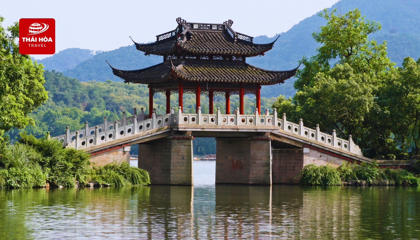 Tây Hồ - Viên ngọc thơ mộng của Hàng Châu