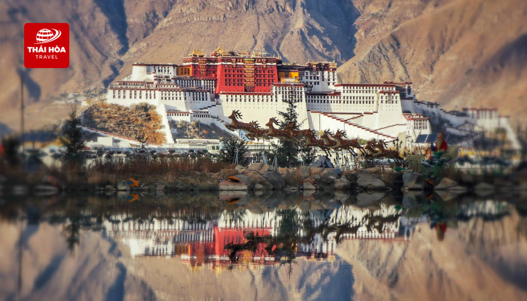 Thôn Trại Tây Tạng - Ngôi làng yên bình ẩn mình giữa núi