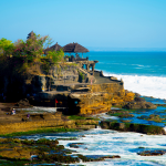 Tanah Lot là một trong bảy ngôi đền ven biển nổi tiếng của Bali