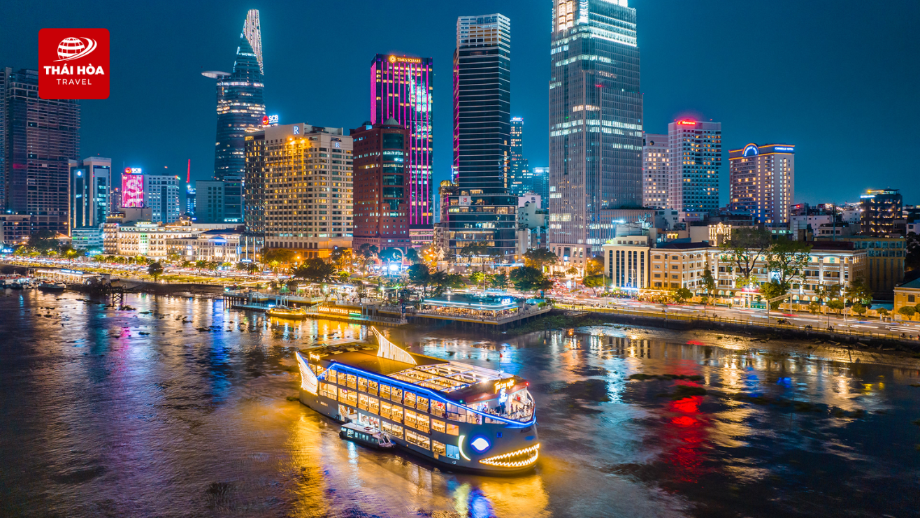 Du thuyền sông Hoàng Phố