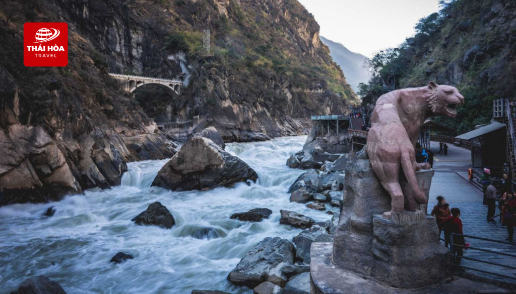 Khe Hổ Nhảy - Hẻm núi sâu, dài và hẹp nhất thế giới