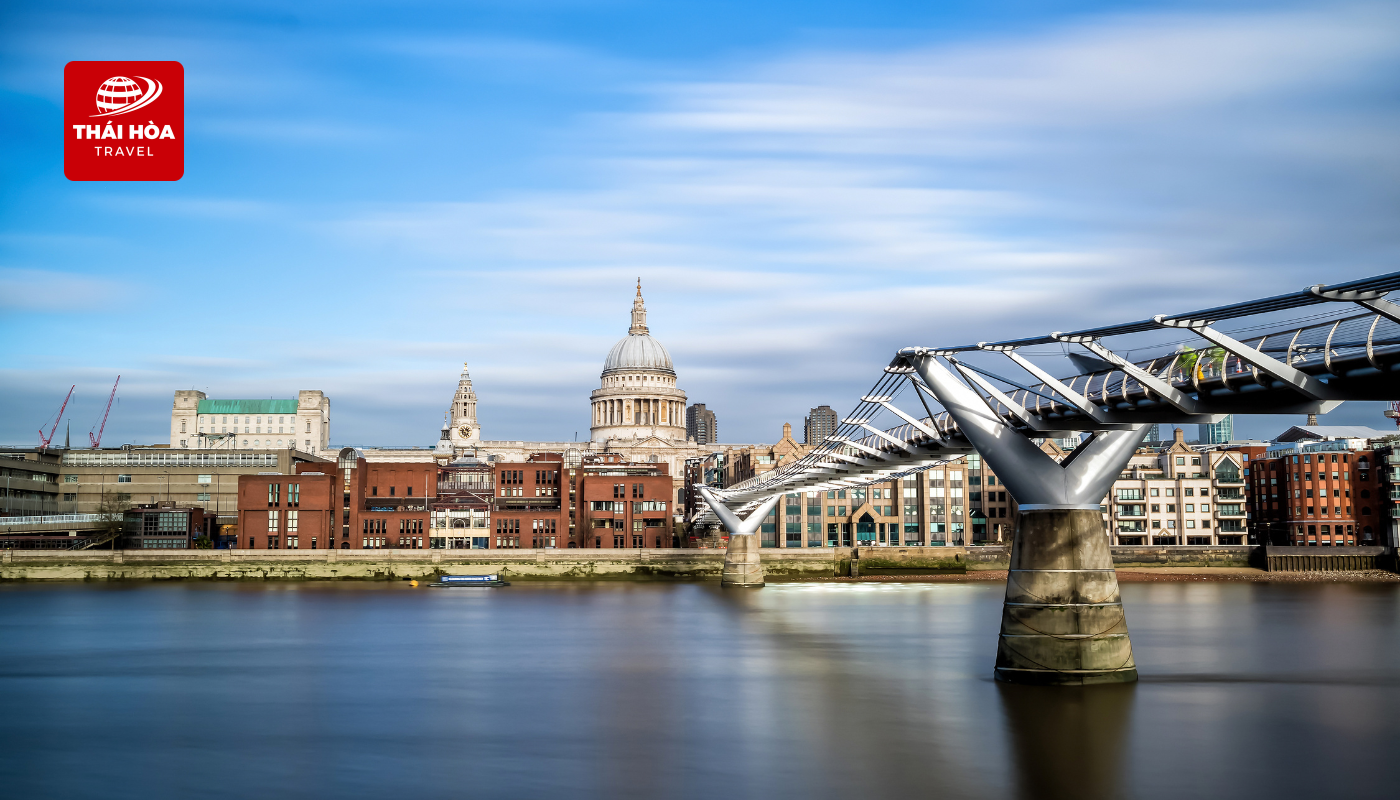 Cây cầu nâng độc đáo Millennium Lifting Footbridg