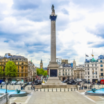 Quảng trường Trafalgar với cột Nelson cao hơn 50m