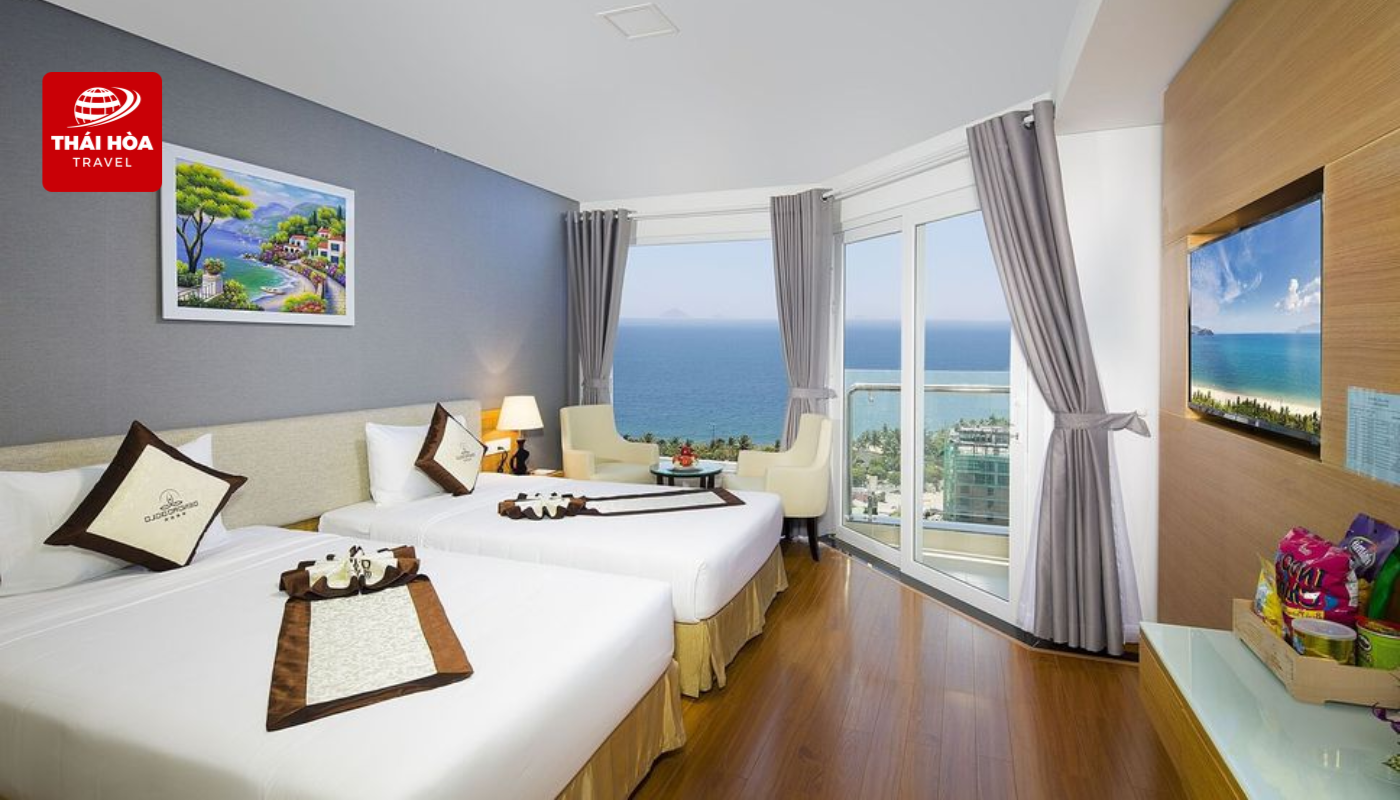 Phòng Deluxe nhìn ra biển có ban công