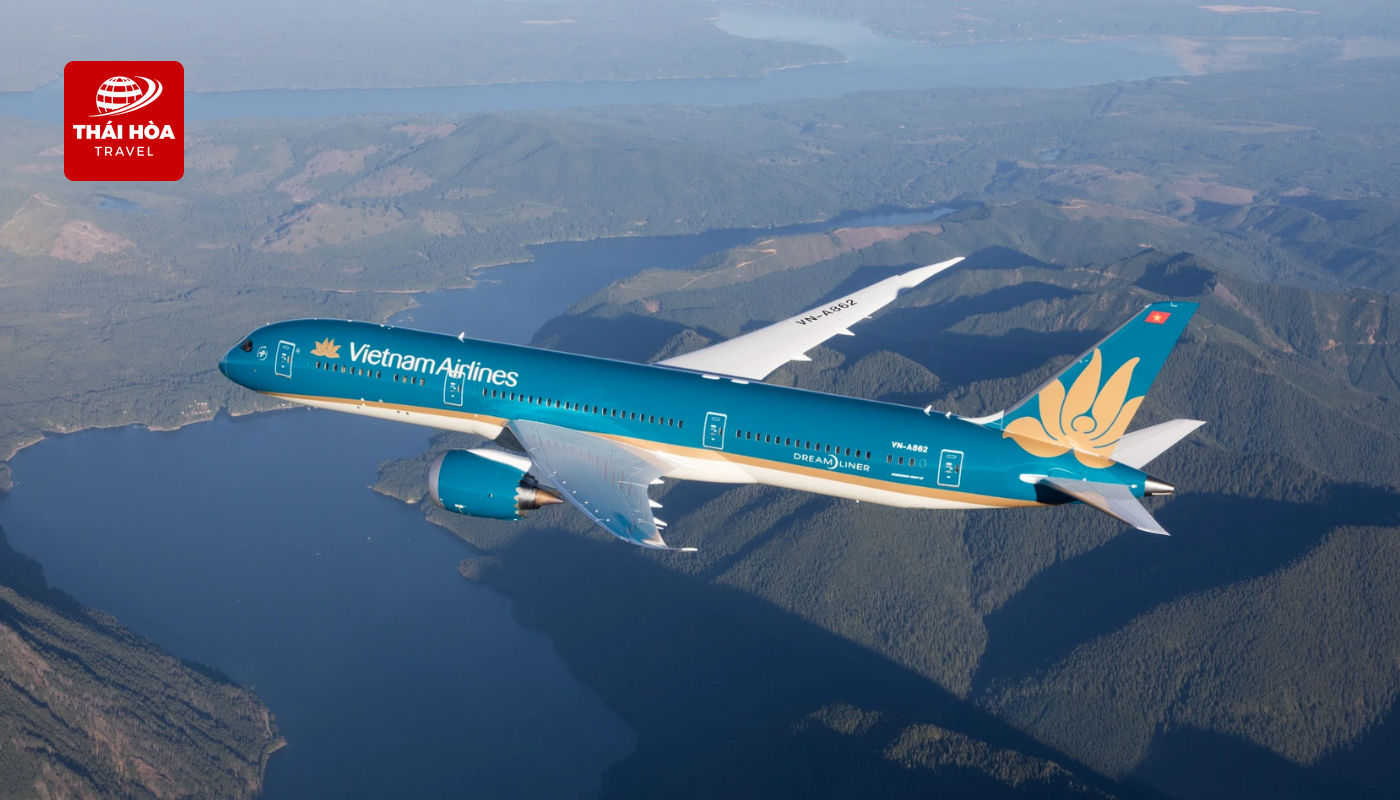 Đoàn làm thủ tục chuyến bay của Vietnam Airlines khởi hành đi Busan