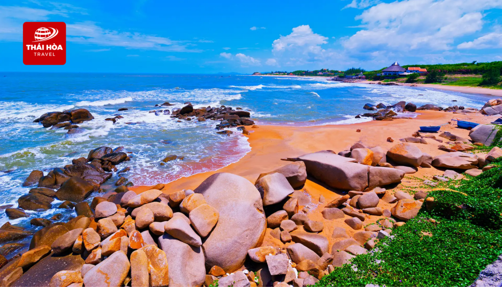 Long Hải - Bãi biển được yêu thích nhờ làn nước trong xanh