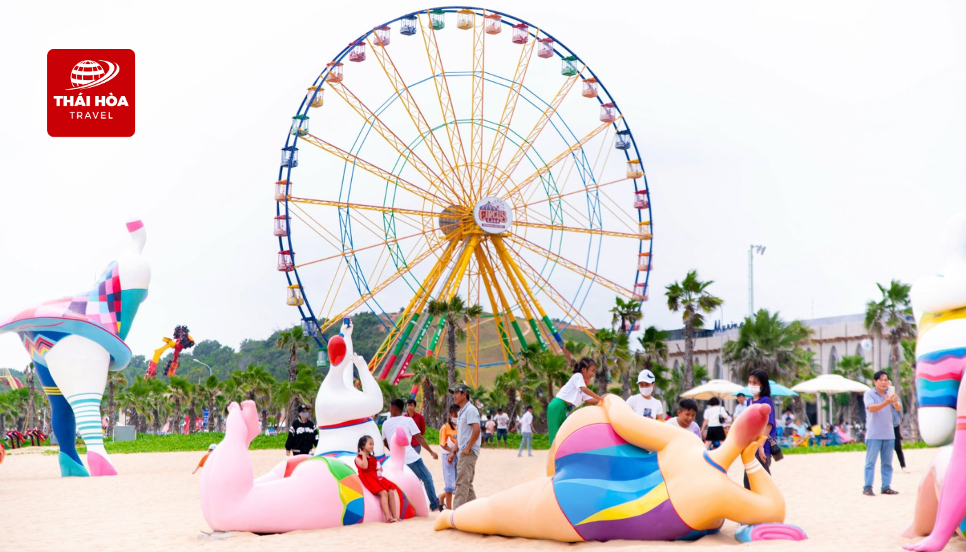 Bikini Beach - Điểm check-in với hàng loạt biểu tượng độc đáo