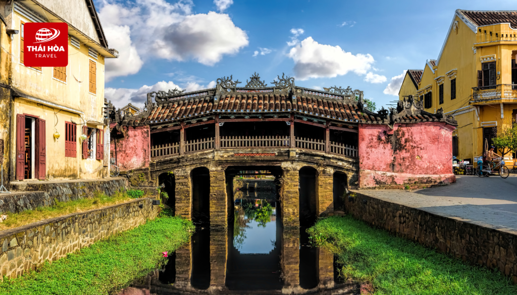 Chùa Cầu nổi bật với kiến trúc "Thượng gia hạ kiều"