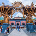 Quý khách check-in tại Cổng Thời Gian