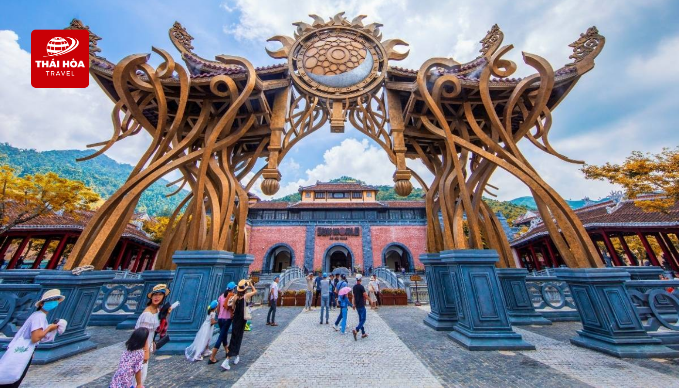 Quý khách check-in tại Cổng Thời Gian