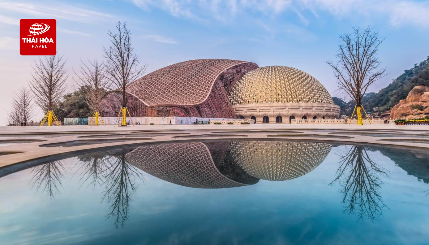 Cung Điện Phật Đỉnh là công trình ấn tượng nhất tại Núi Ngưu Thủ