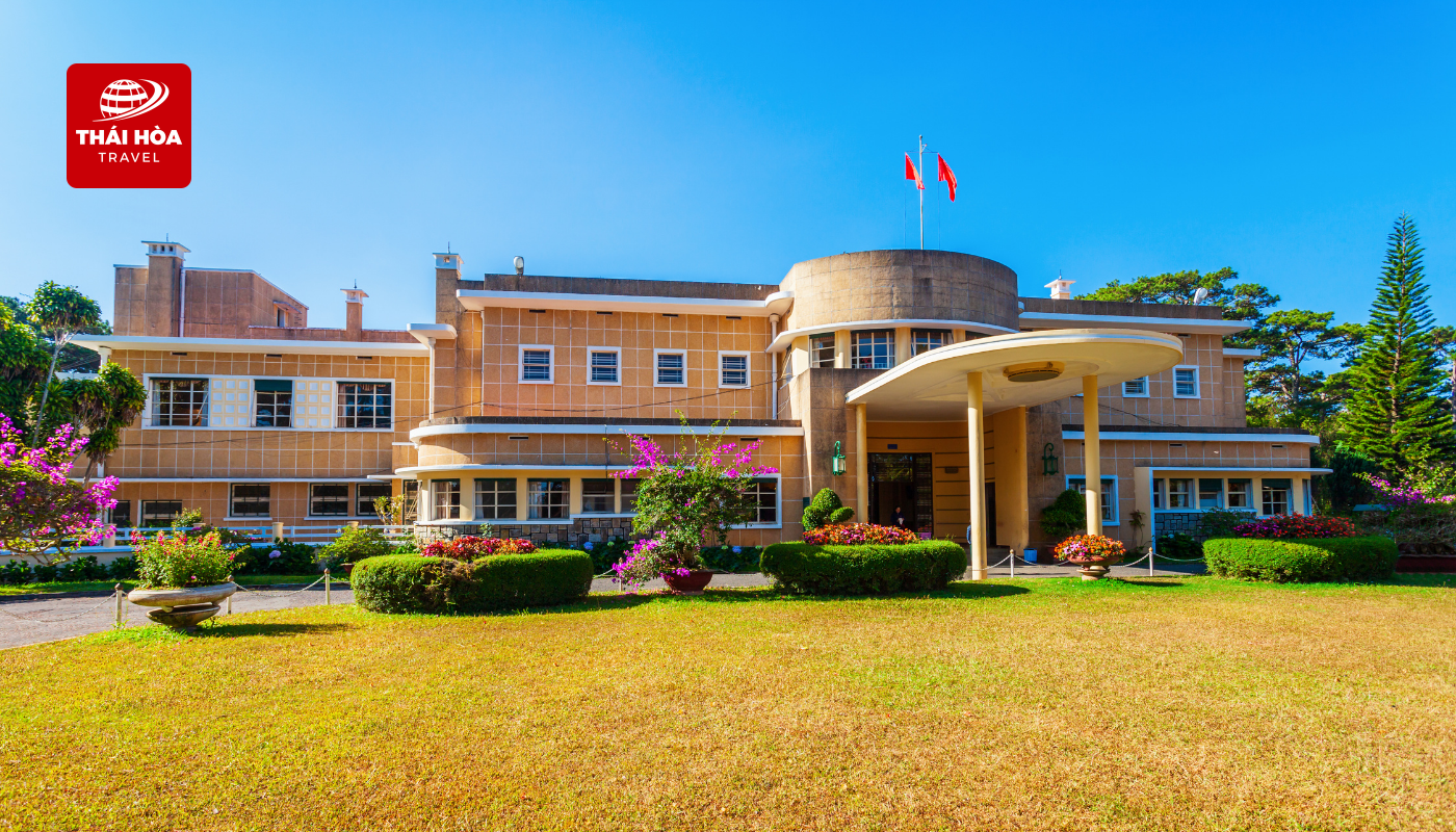 Dinh Bảo Đại (Dinh III): Đây là nơi gia đình vua Bảo Đại từng sinh sống khi ở Đà Lạt