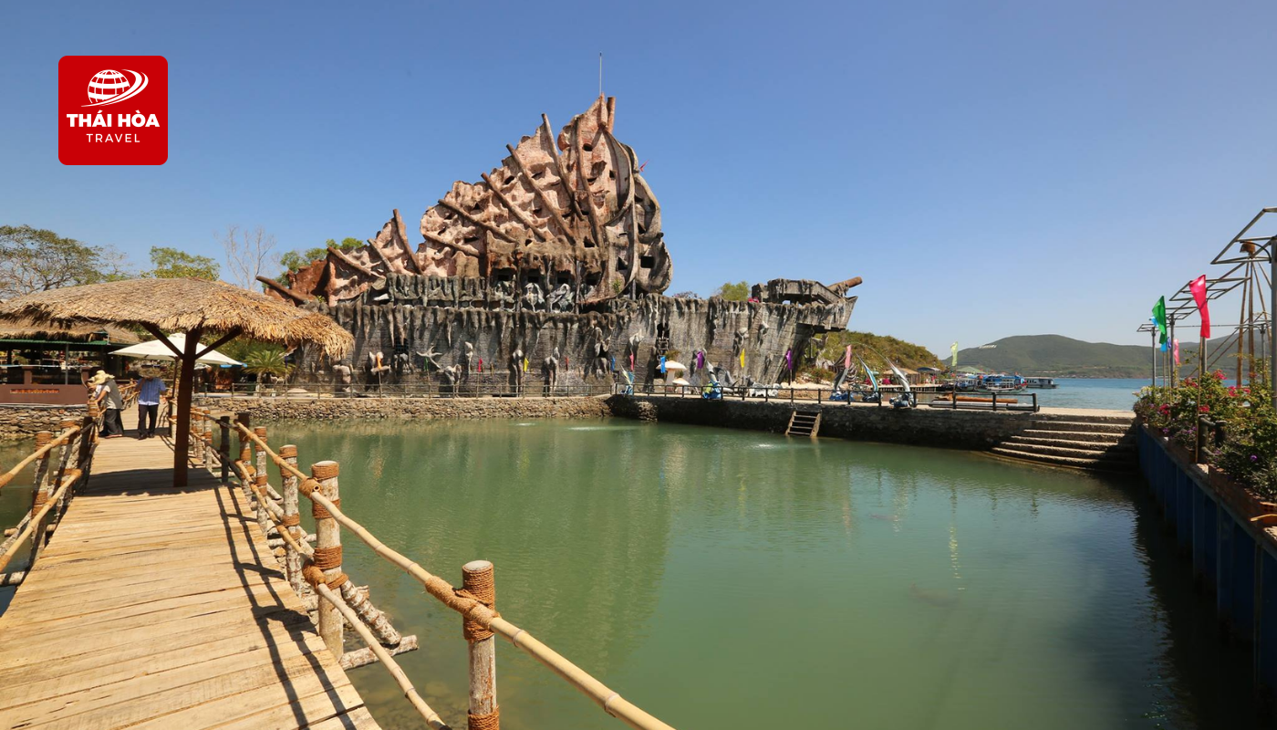 Hòn Miễu: Bãi biển nơi đây nổi bật với hàng ngàn viên sỏi nhỏ