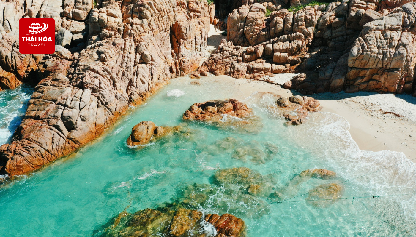 Hòn Rùa: Bãi tắm nhỏ với làn nước trong vắt