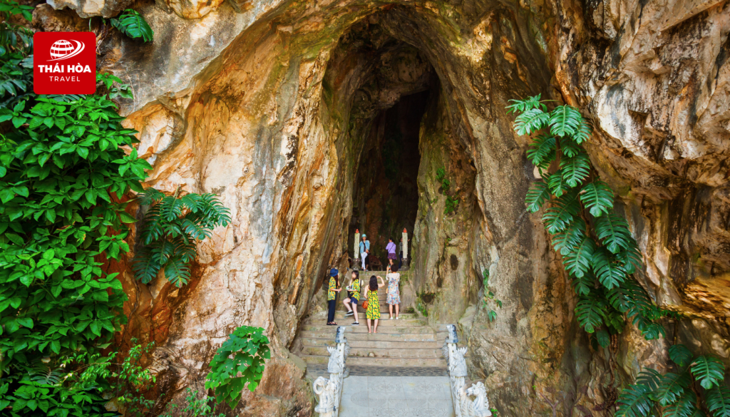 Ngũ Hành Sơn còn được biết đến với tên gọi núi Non Nước