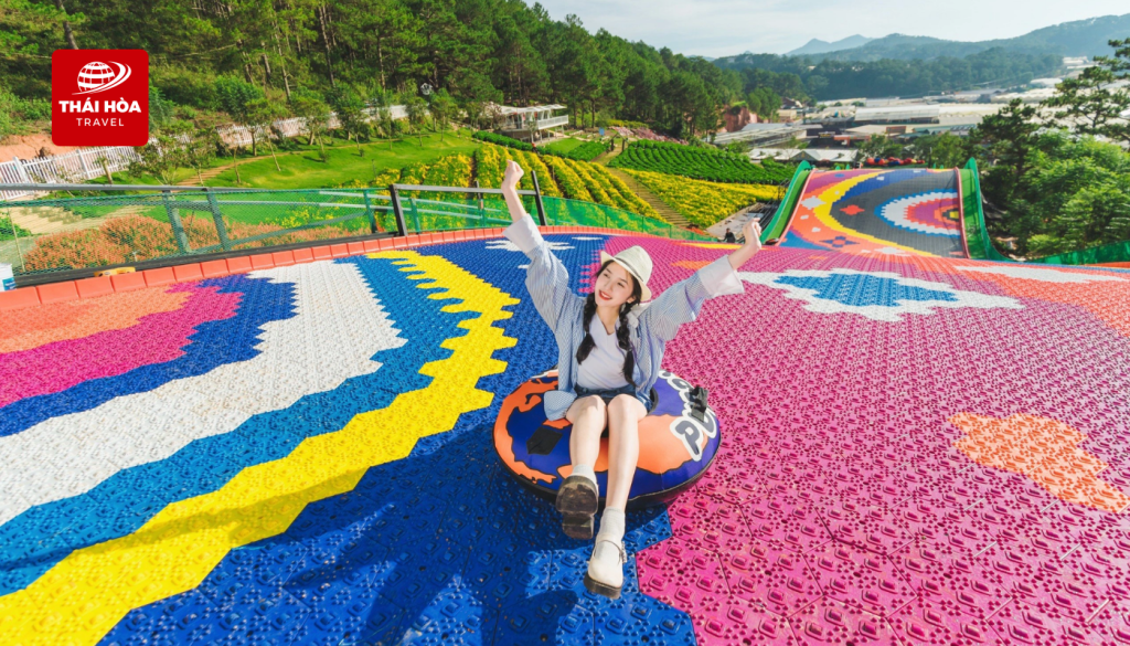 Trượt phao khô là trò chơi "hot" nhất tại Puppy Farm