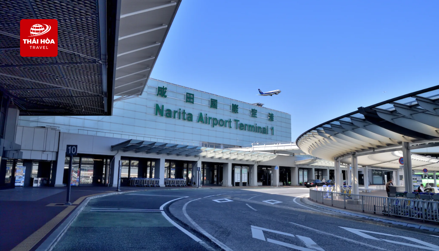 Đoàn ra sân bay quốc tế Narita chuẩn bị cho chuyến bay