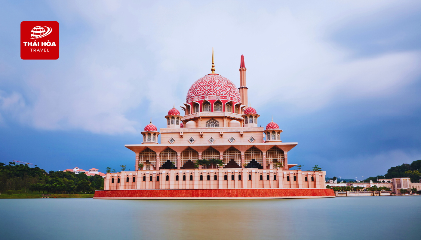 Thánh đường Hồi giáo Putra - Thánh đường Hồng