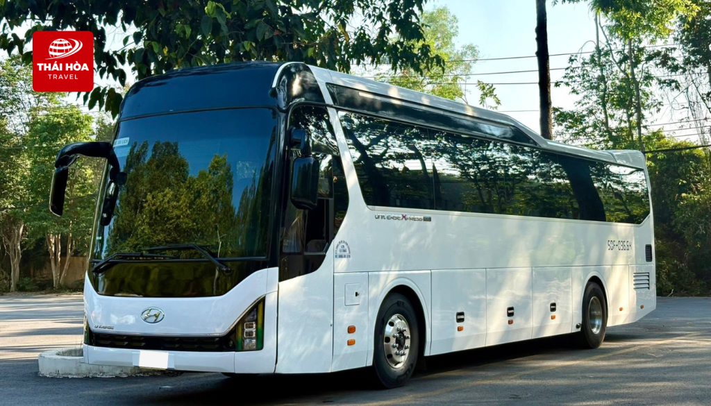 Xe 45 chỗ là giải pháp tối ưu cho các đoàn lớn từ 35 - 45 khách
