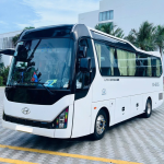 Xe 45 chỗ đáp ứng nhu cầu di chuyển cho đoàn lớn với tiện nghi hiện đại