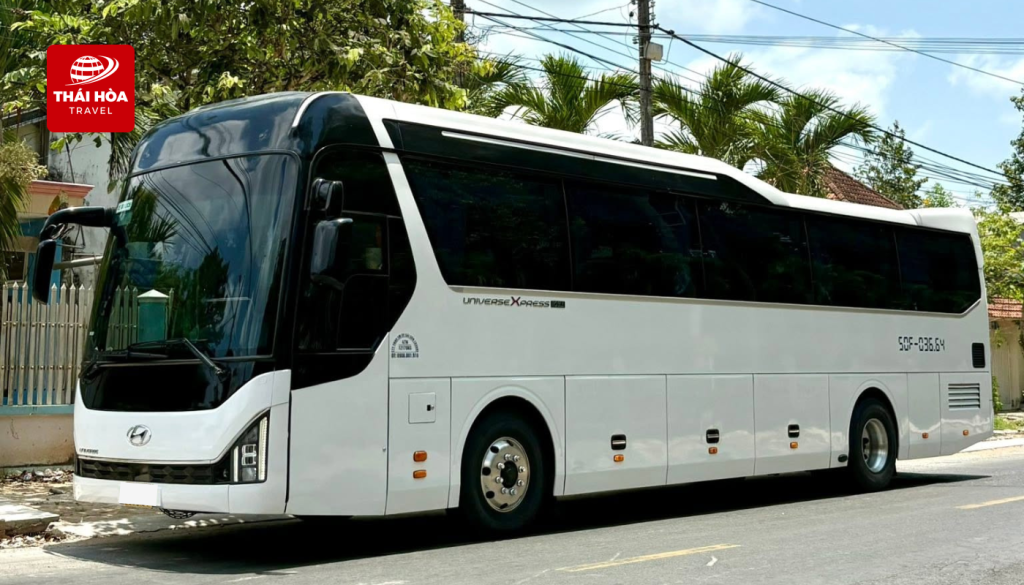 xe 45 chỗ là lựa chọn tối ưu cho các đoàn đông như công ty, trường học hoặc tổ chức