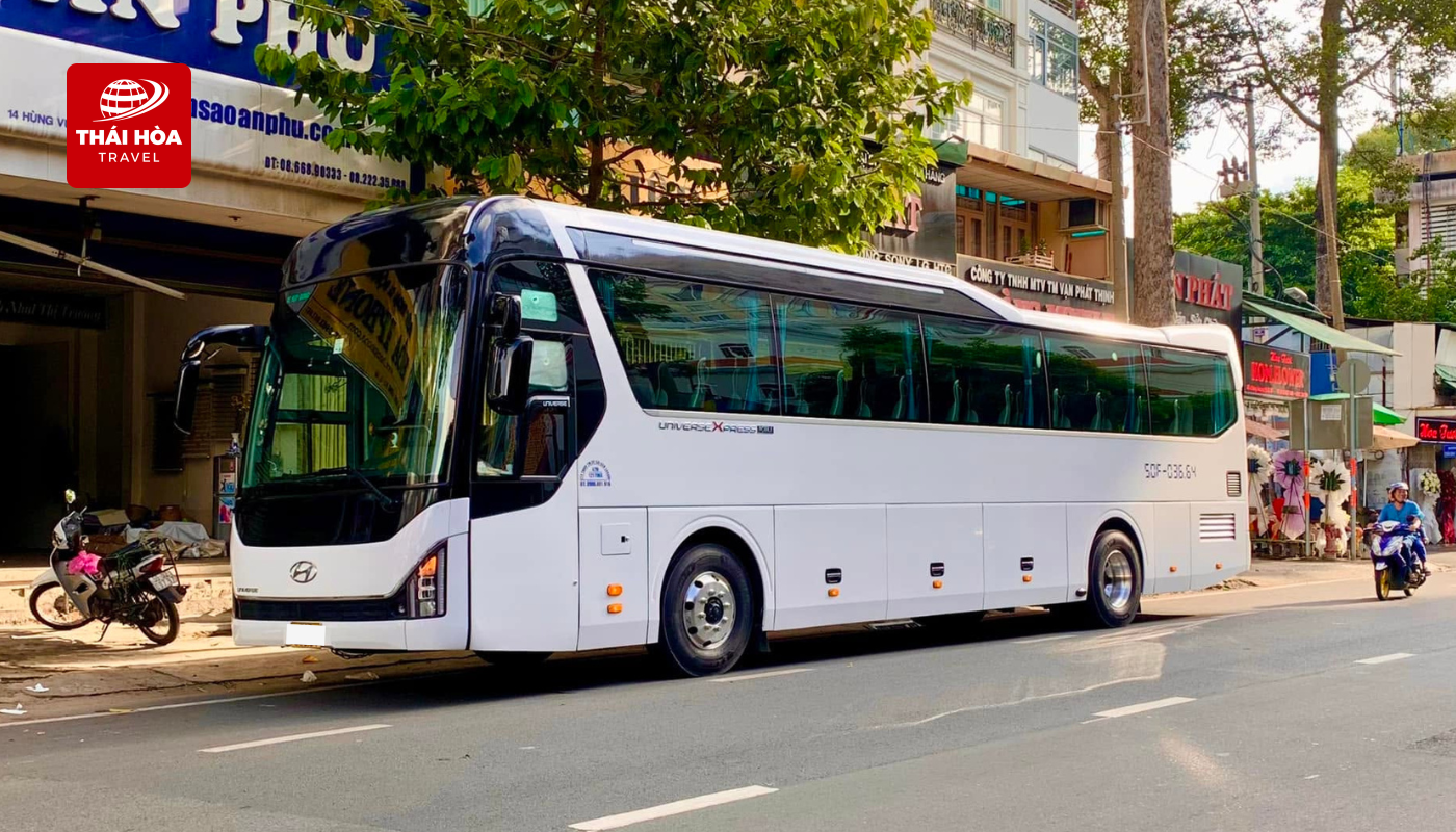 Thuê xe đi Quy Nhơn 7 Xe 45 chỗ đáp ứng nhu cầu di chuyển cho đoàn lớn với không gian rộng rãi