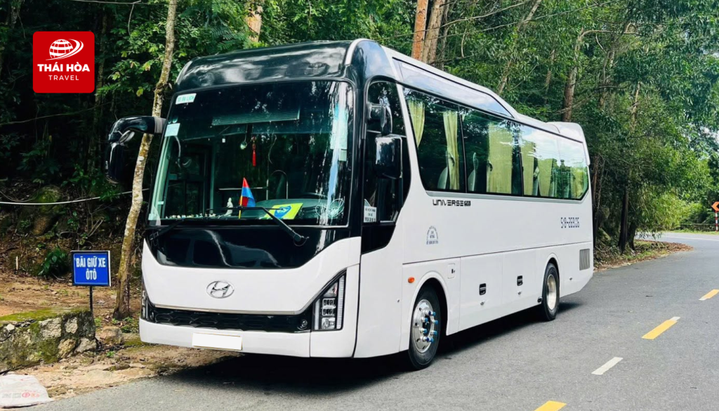 Xe 45 chỗ là lựa chọn tối ưu cho đoàn đông từ 35 - 45 người.