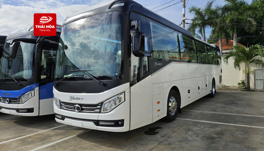 Thuê xe du lịch 45 chỗ Universe, Thaco