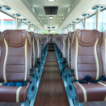 Ghế bọc da cao cấp với kích thước lớn, có chỗ để chân rộng rãi