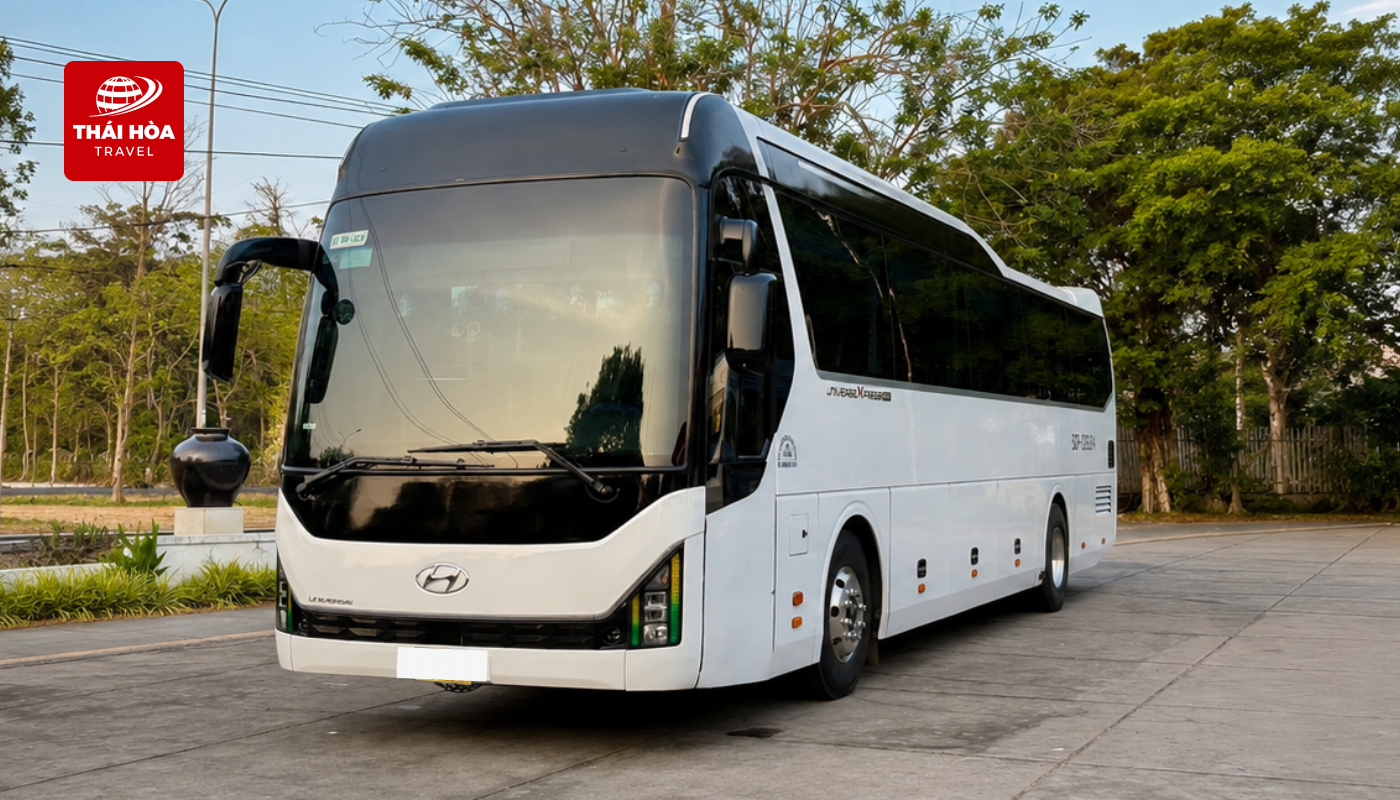 Thuê xe đi Long An 7 Thuê xe 45 chỗ đi Long An là lựa chọn dành cho đoàn đông từ khoảng 35 - 43 hành khách