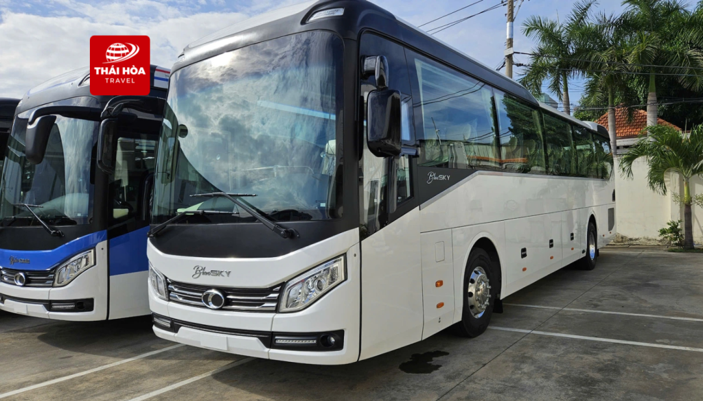 Thuê xe du lịch 45 chỗ Thaco