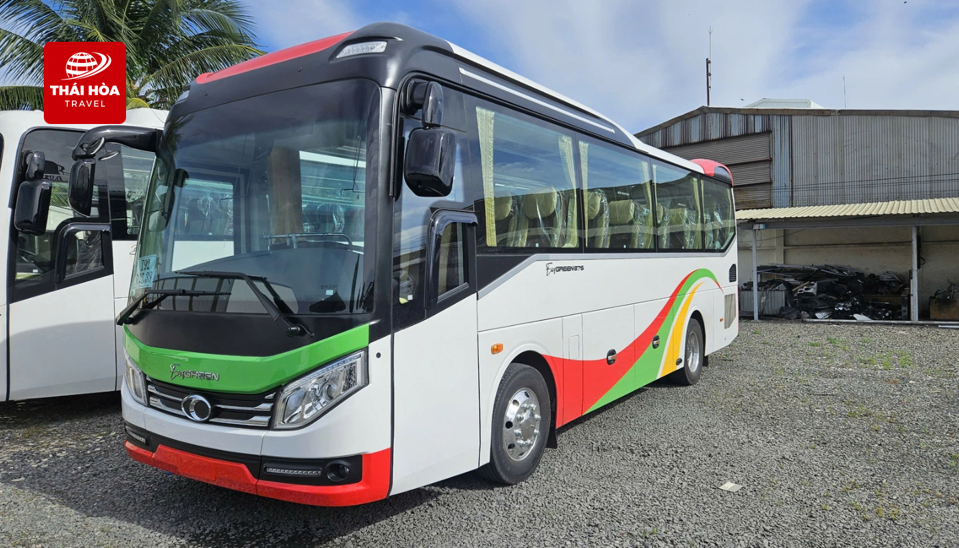 Thuê xe du lịch 45 chỗ Thaco 1 Xe du lịch Thaco 45 chỗ đời mới tại Thái Hòa Travel