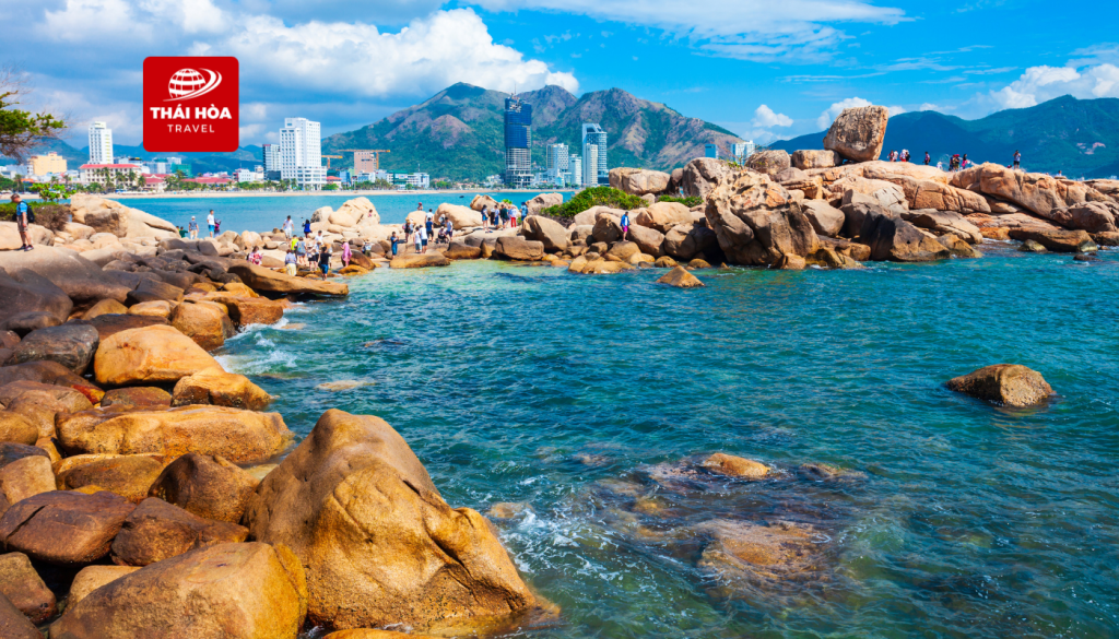 Tour Nha Trang 3N2Đ: Tháp bà Ponagar - Chùa Long Sơn - VinWonders