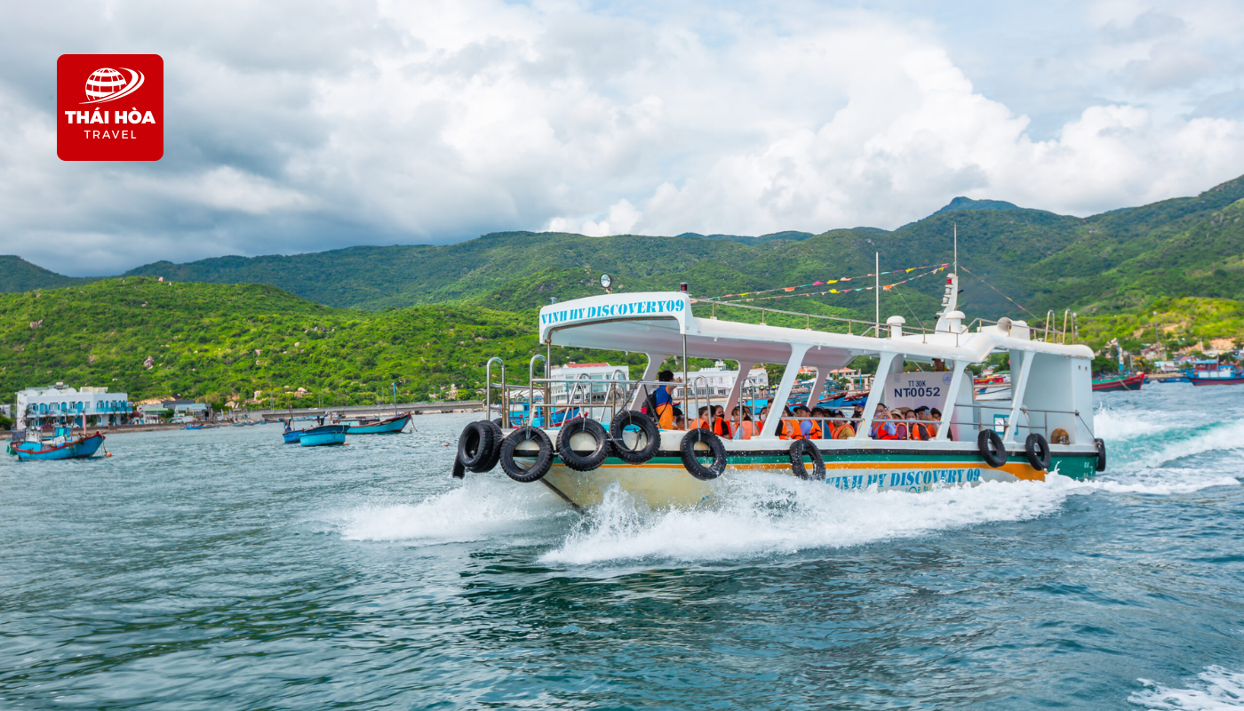 Vịnh Vĩnh Hy: Một trong bốn vịnh biển đẹp nhất Việt Nam