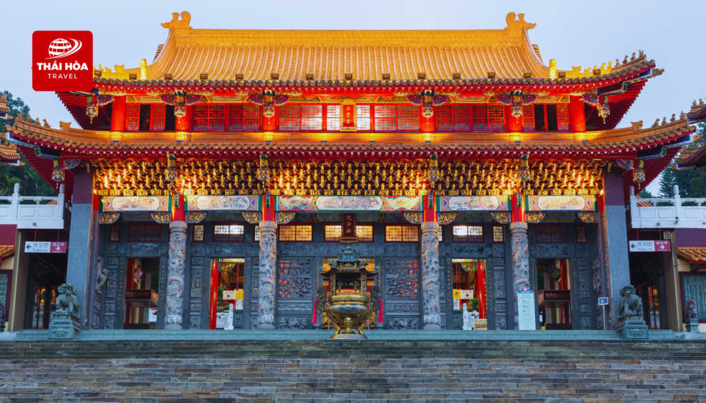 Võ Văn Miếu: Ngôi miếu nổi tiếng với kiến trúc sơn son thiếp vàng