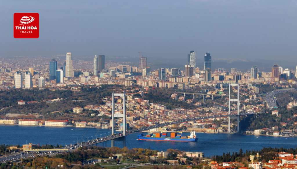 Bosphorus Bridge - Cây cầu biểu tượng nối liền hai châu lục Á – Âu.