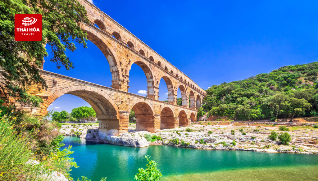 Cầu dẫn nước Pont du Gard