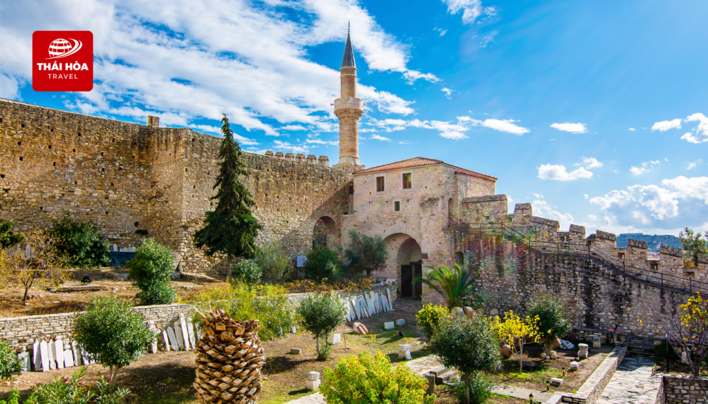 Pháo đài cổ Cesme Castle