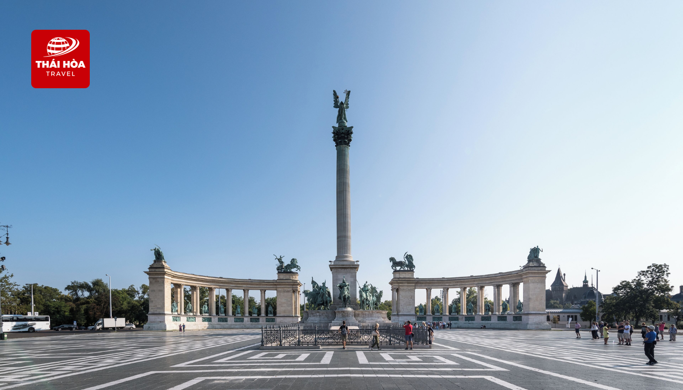 Quảng trường Anh Hùng