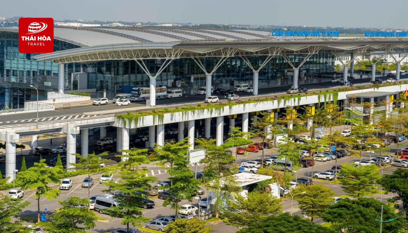 Đoàn hạ cánh tại sân bay Tân Sơn Nhất,