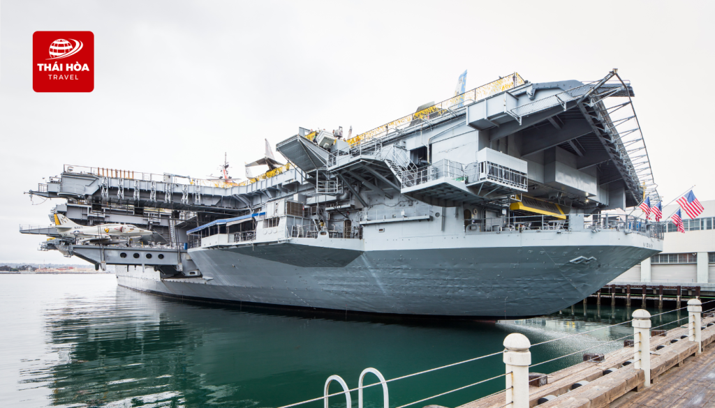 Tàu sân bay USS Midway